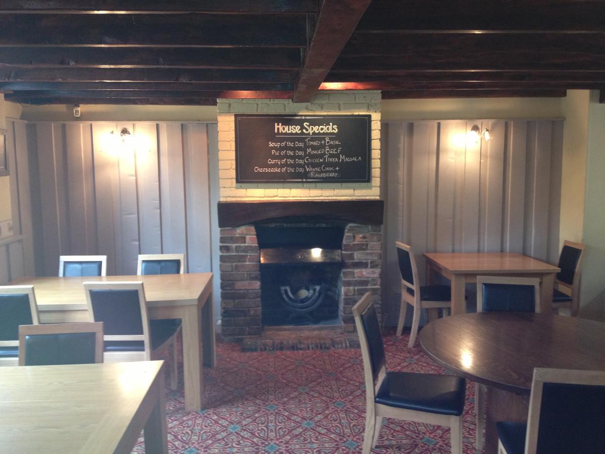 Sir Douglas Haig Inn Effingham Екстер'єр фото